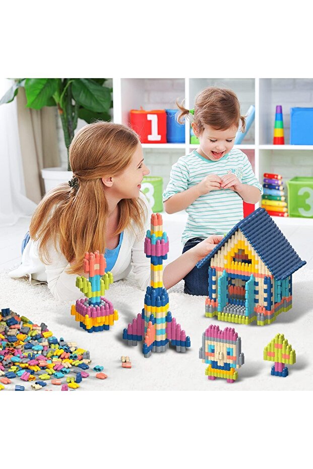 PlayBlock 100'lü inşa seti çocuklarla birlikte eğlenceli inşa etkinlikleri için ideal.